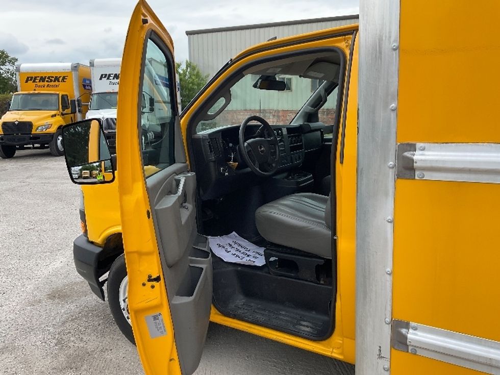 Light Duty Box Truck-Light and Medium Duty Trucks-GMC-2021-Savana G33903-Tampa-FL-81,054\n\t\tmiles-$ 28,250 - Image 16