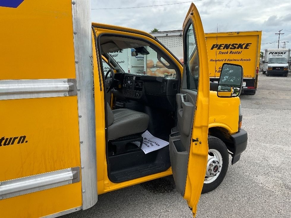 Light Duty Box Truck-Light and Medium Duty Trucks-GMC-2021-Savana G33903-Tampa-FL-81,054\n\t\tmiles-$ 28,250 - Image 20