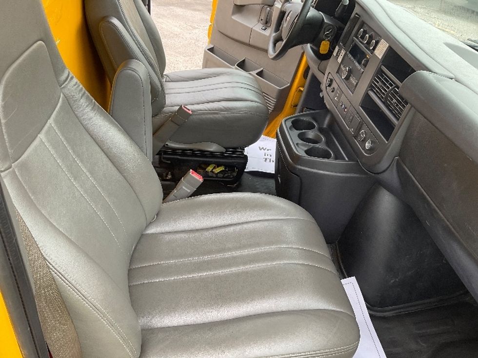 Light Duty Box Truck-Light and Medium Duty Trucks-GMC-2021-Savana G33903-Tampa-FL-81,054\n\t\tmiles-$ 28,250 - Image 22
