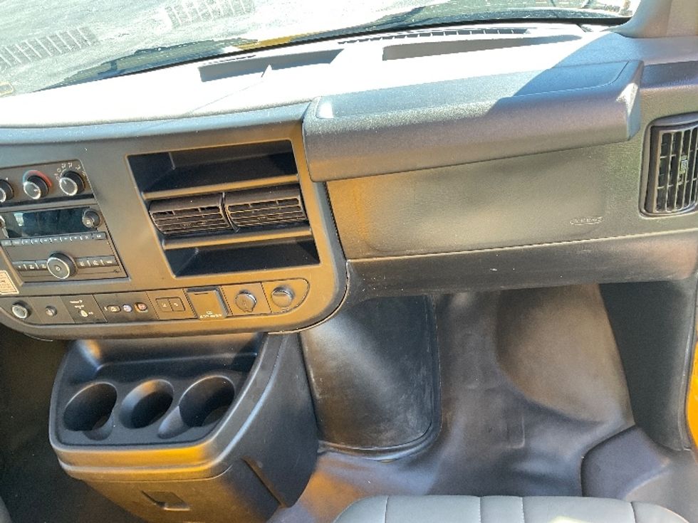 Light Duty Box Truck-Light and Medium Duty Trucks-GMC-2021-Savana G33903-Tampa-FL-81,561\n\t\tmiles-$ 29,750 - Image 20