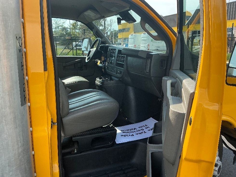 Light Duty Box Truck-Light and Medium Duty Trucks-GMC-2021-Savana G33903-Tampa-FL-86,414\n\t\tmiles-$ 27,500 - Image 19