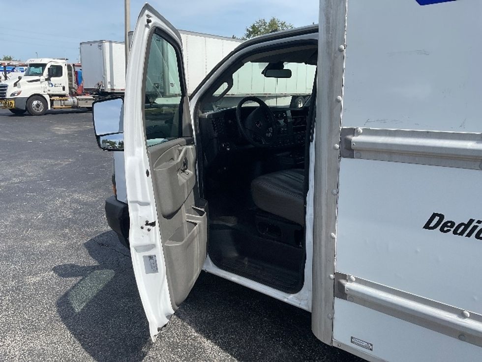 Light Duty Box Truck-Light and Medium Duty Trucks-GMC-2021-Savana G33903-Tampa-FL-86,814\n\t\tmiles-$ 29,000 - Image 16
