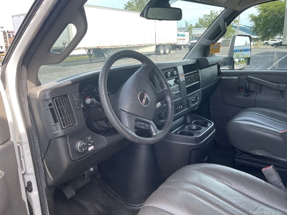 Light Duty Box Truck-Light and Medium Duty Trucks-GMC-2021-Savana G33903-Tampa-FL-86,814\n\t\tmiles-$ 29,000 - Image 17
