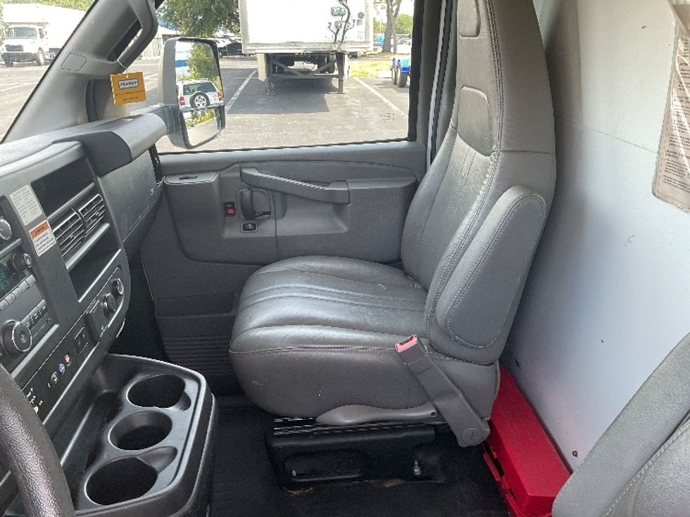 Light Duty Box Truck-Light and Medium Duty Trucks-GMC-2021-Savana G33903-Tampa-FL-86,814\n\t\tmiles-$ 29,000 - Image 19