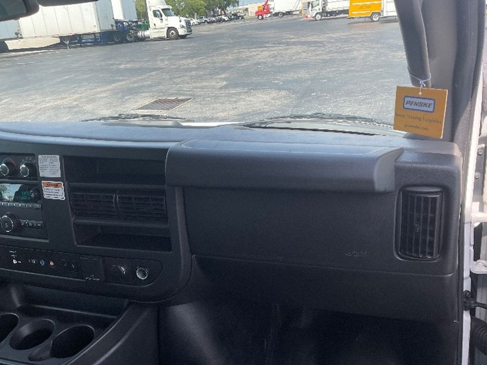 Light Duty Box Truck-Light and Medium Duty Trucks-GMC-2021-Savana G33903-Tampa-FL-86,814\n\t\tmiles-$ 29,000 - Image 21