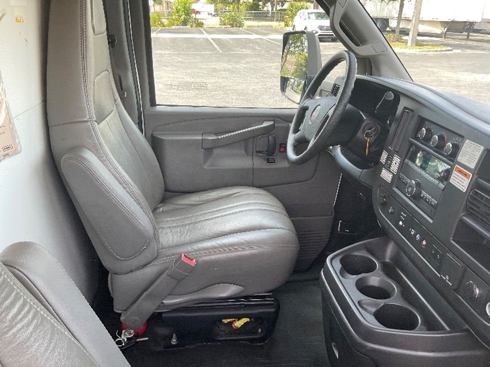 Light Duty Box Truck-Light and Medium Duty Trucks-GMC-2021-Savana G33903-Tampa-FL-86,814\n\t\tmiles-$ 29,000 - Image 22
