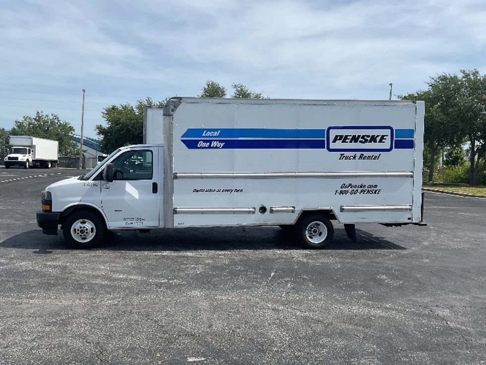 Light Duty Box Truck-Light and Medium Duty Trucks-GMC-2021-Savana G33903-Tampa-FL-86,814\n\t\tmiles-$ 29,000 - Image 4