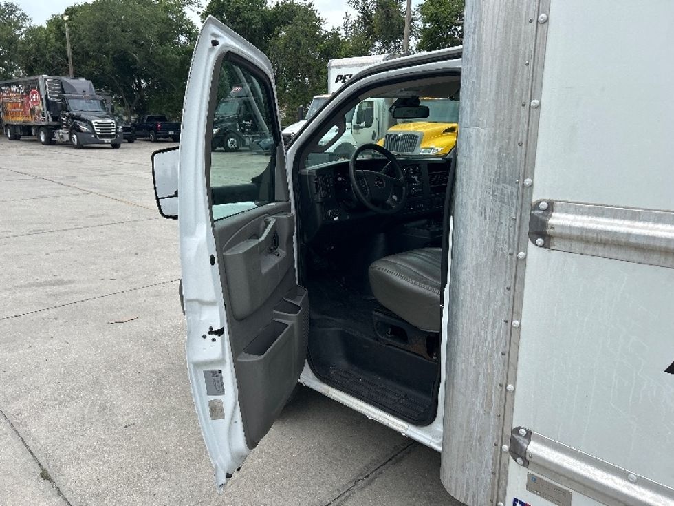 Light Duty Box Truck-Light and Medium Duty Trucks-GMC-2021-Savana G33903-Tampa-FL-86,953\n\t\tmiles-$ 27,750 - Image 16