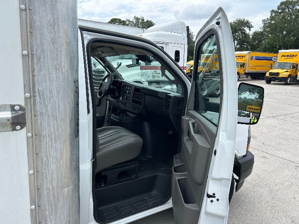 Light Duty Box Truck-Light and Medium Duty Trucks-GMC-2021-Savana G33903-Tampa-FL-86,953\n\t\tmiles-$ 27,750 - Image 20