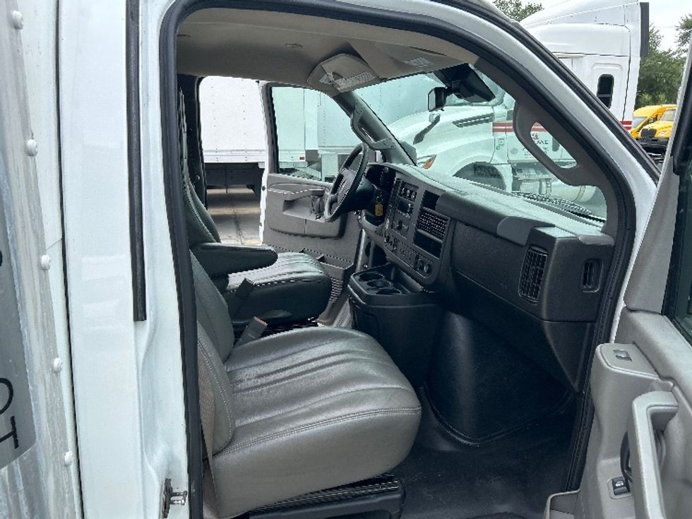 Light Duty Box Truck-Light and Medium Duty Trucks-GMC-2021-Savana G33903-Tampa-FL-86,953\n\t\tmiles-$ 27,750 - Image 22
