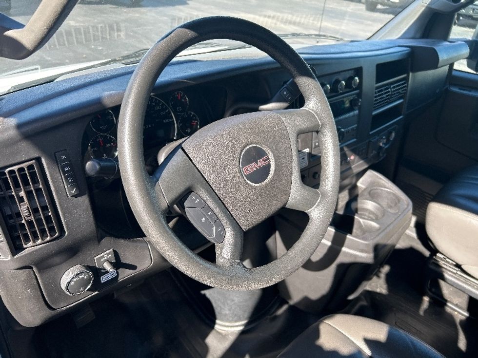 Light Duty Box Truck-Light and Medium Duty Trucks-GMC-2021-Savana G33903-Tampa-FL-93,970\n\t\tmiles-$ 31,500 - Image 16