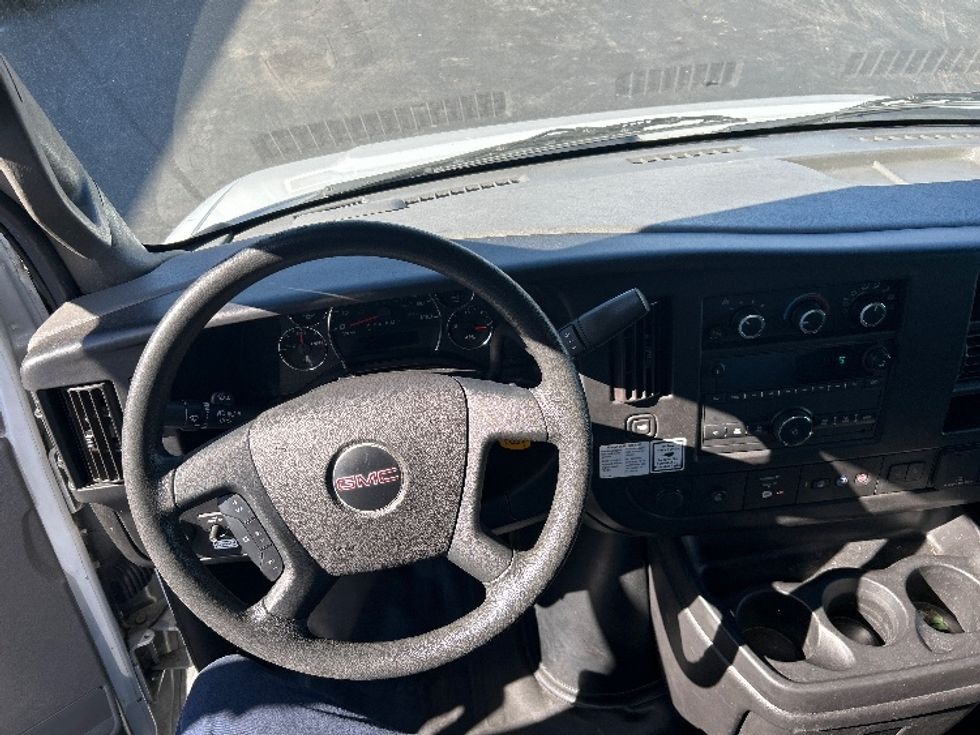 Light Duty Box Truck-Light and Medium Duty Trucks-GMC-2021-Savana G33903-Tampa-FL-93,970\n\t\tmiles-$ 31,500 - Image 17