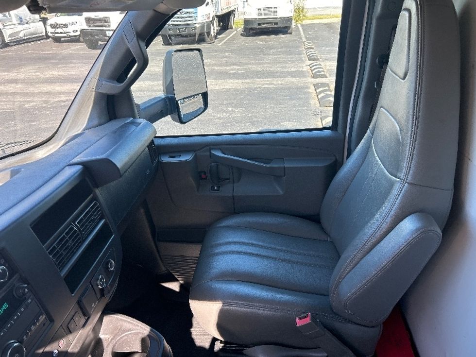 Light Duty Box Truck-Light and Medium Duty Trucks-GMC-2021-Savana G33903-Tampa-FL-93,970\n\t\tmiles-$ 31,500 - Image 18