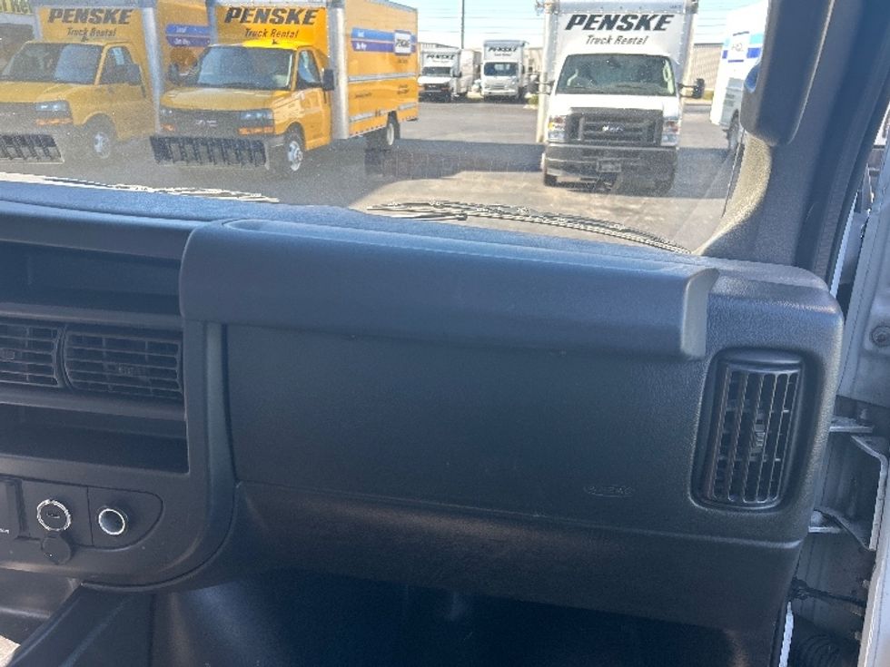 Light Duty Box Truck-Light and Medium Duty Trucks-GMC-2021-Savana G33903-Tampa-FL-93,970\n\t\tmiles-$ 31,500 - Image 20