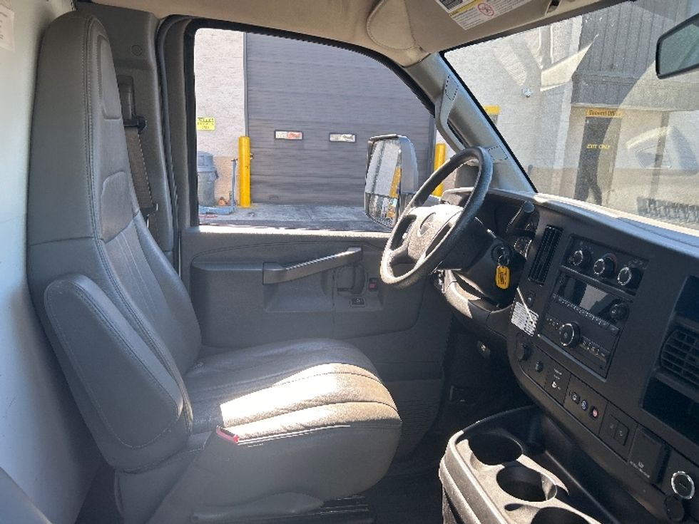 Light Duty Box Truck-Light and Medium Duty Trucks-GMC-2021-Savana G33903-Tampa-FL-93,970\n\t\tmiles-$ 31,500 - Image 21
