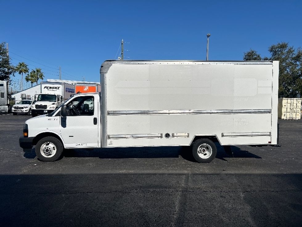 Light Duty Box Truck-Light and Medium Duty Trucks-GMC-2021-Savana G33903-Tampa-FL-93,970\n\t\tmiles-$ 31,500 - Image 4