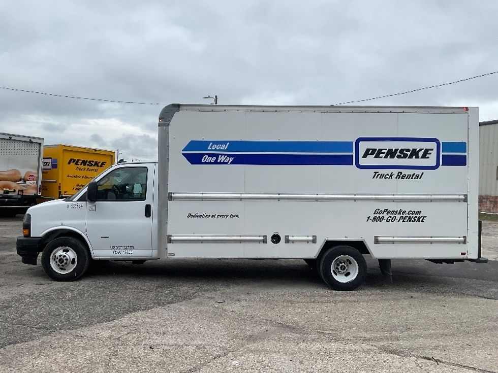 Light Duty Box Truck-Light and Medium Duty Trucks-GMC-2021-Savana G33903-Tampa-FL-95,284\n\t\tmiles-$ 31,250 - Image 4