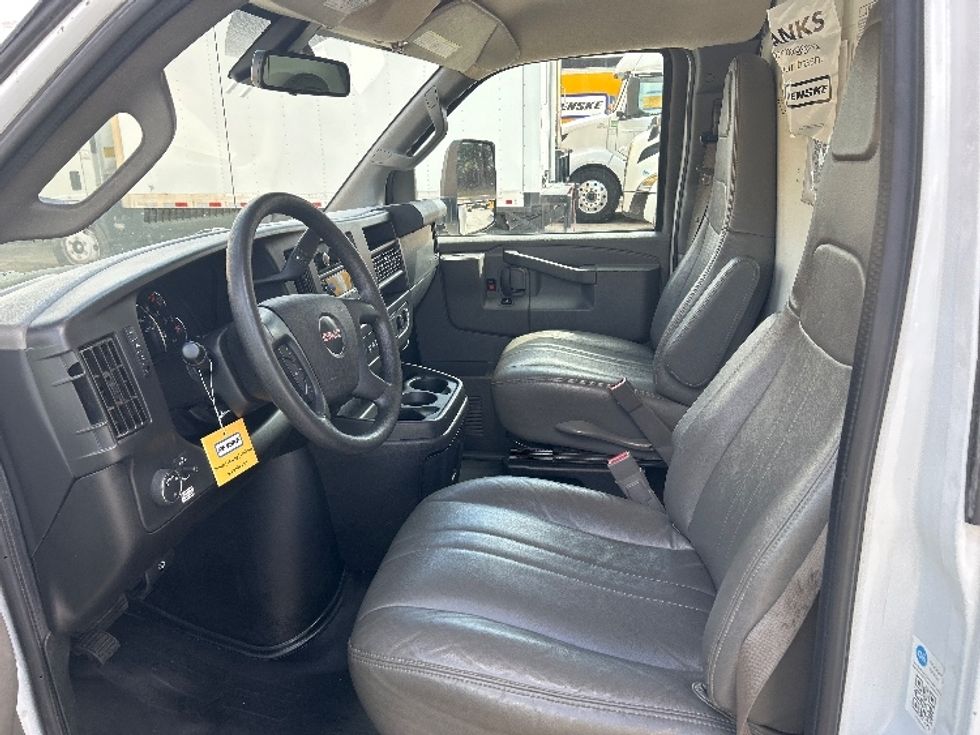 Light Duty Box Truck-Light and Medium Duty Trucks-GMC-2021-Savana G33903-Tampa-FL-96,473\n\t\tmiles-$ 31,250 - Image 19