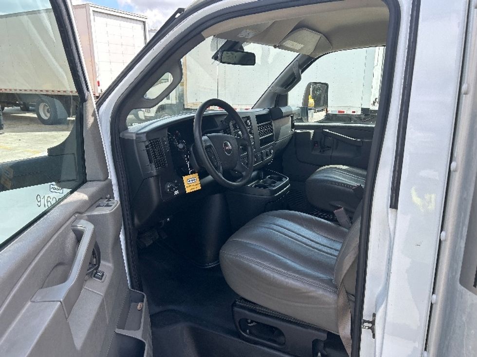 Light Duty Box Truck-Light and Medium Duty Trucks-GMC-2021-Savana G33903-Tampa-FL-96,679\n\t\tmiles-$ 33,000 - Image 16