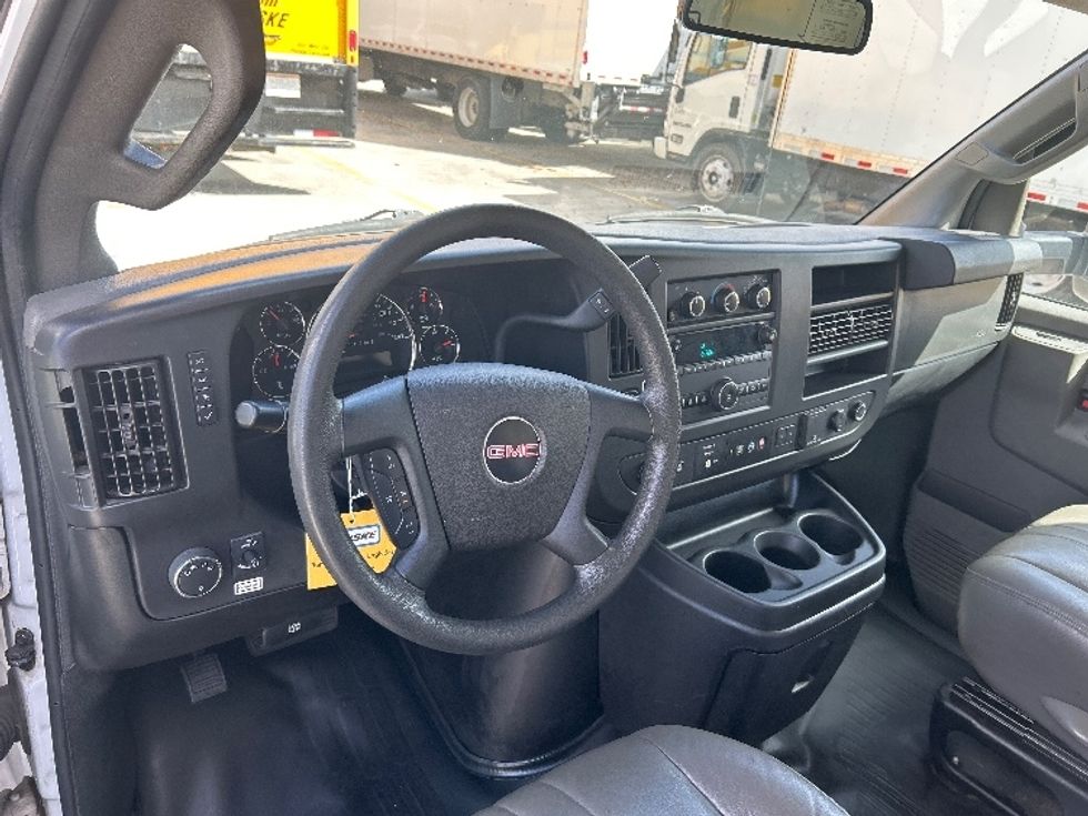 Light Duty Box Truck-Light and Medium Duty Trucks-GMC-2021-Savana G33903-Tampa-FL-96,679\n\t\tmiles-$ 33,000 - Image 17