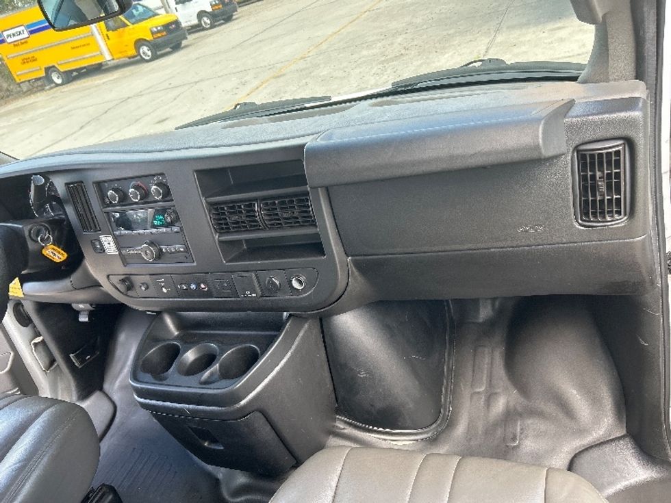 Light Duty Box Truck-Light and Medium Duty Trucks-GMC-2021-Savana G33903-Tampa-FL-96,679\n\t\tmiles-$ 33,000 - Image 21
