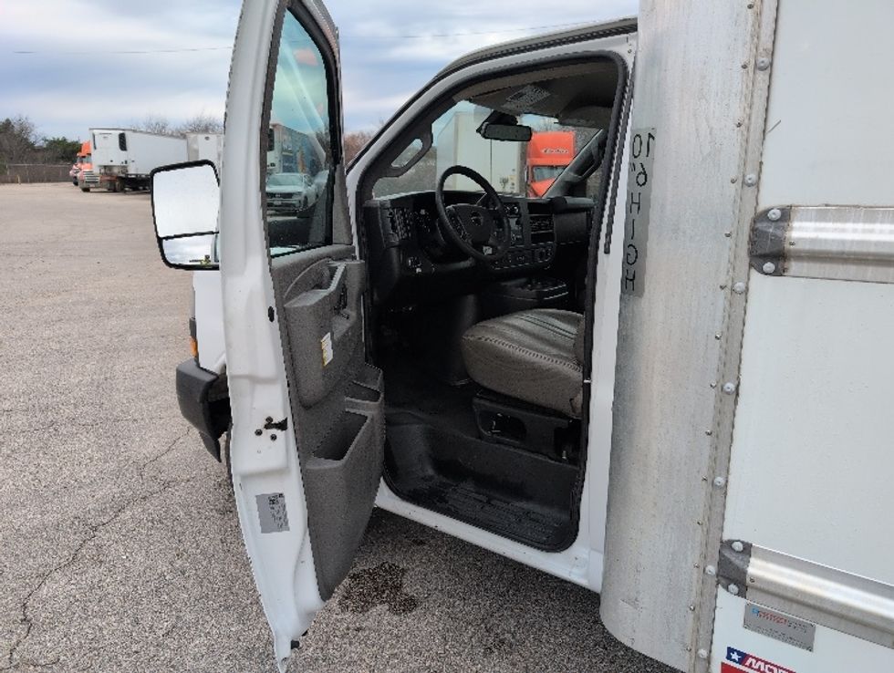 Light Duty Box Truck-Light and Medium Duty Trucks-GMC-2021-Savana G33903-Temple-TX-107,310\n\t\tmiles-$ 28,500 - Image 16