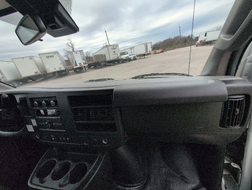 Light Duty Box Truck-Light and Medium Duty Trucks-GMC-2021-Savana G33903-Temple-TX-107,310\n\t\tmiles-$ 28,500 - Image 21