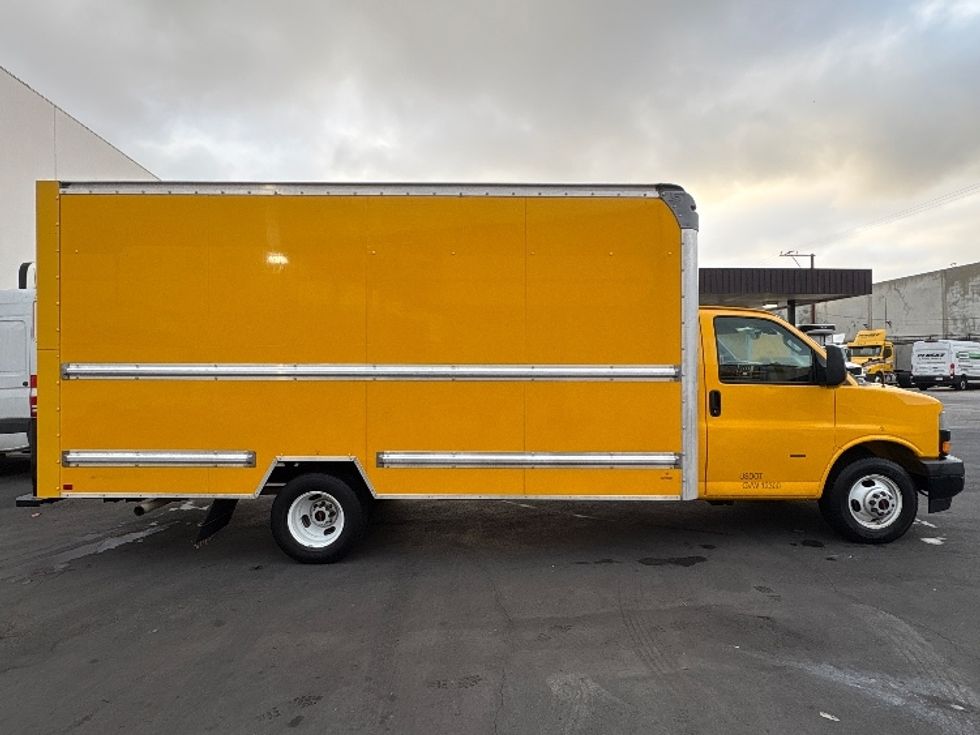 Light Duty Box Truck-Light and Medium Duty Trucks-GMC-2021-Savana G33903-Torrance-CA-107,189\n\t\tmiles-$ 26,750 - Image 15