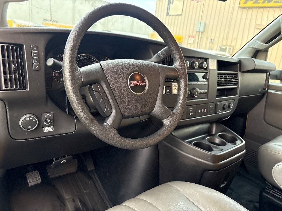 Light Duty Box Truck-Light and Medium Duty Trucks-GMC-2021-Savana G33903-Torrance-CA-107,189\n\t\tmiles-$ 26,750 - Image 17