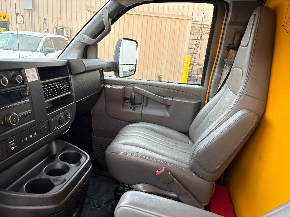 Light Duty Box Truck-Light and Medium Duty Trucks-GMC-2021-Savana G33903-Torrance-CA-107,189\n\t\tmiles-$ 26,750 - Image 19