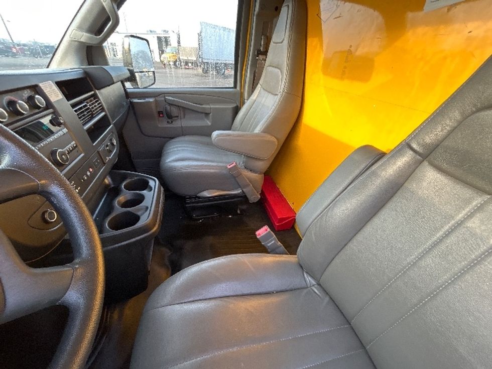 Light Duty Box Truck-Light and Medium Duty Trucks-GMC-2021-Savana G33903-Torrance-CA-107,328\n\t\tmiles-$ 26,750 - Image 19