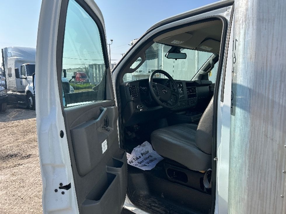 Light Duty Box Truck-Light and Medium Duty Trucks-GMC-2021-Savana G33903-Torrance-CA-110,928\n\t\tmiles-$ 29,500 - Image 15