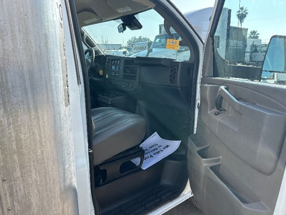 Light Duty Box Truck-Light and Medium Duty Trucks-GMC-2021-Savana G33903-Torrance-CA-110,928\n\t\tmiles-$ 29,500 - Image 19