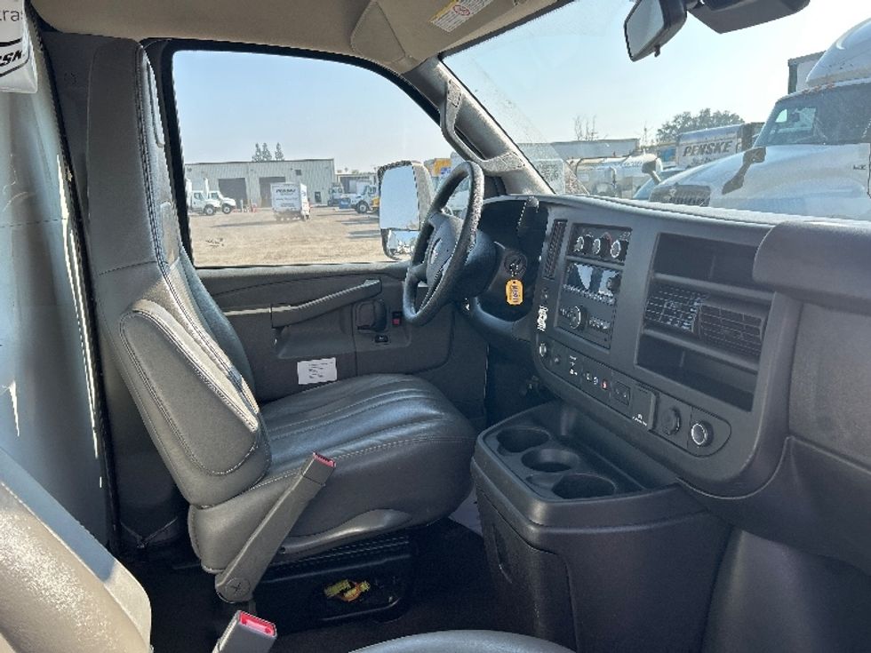 Light Duty Box Truck-Light and Medium Duty Trucks-GMC-2021-Savana G33903-Torrance-CA-110,928\n\t\tmiles-$ 29,500 - Image 21