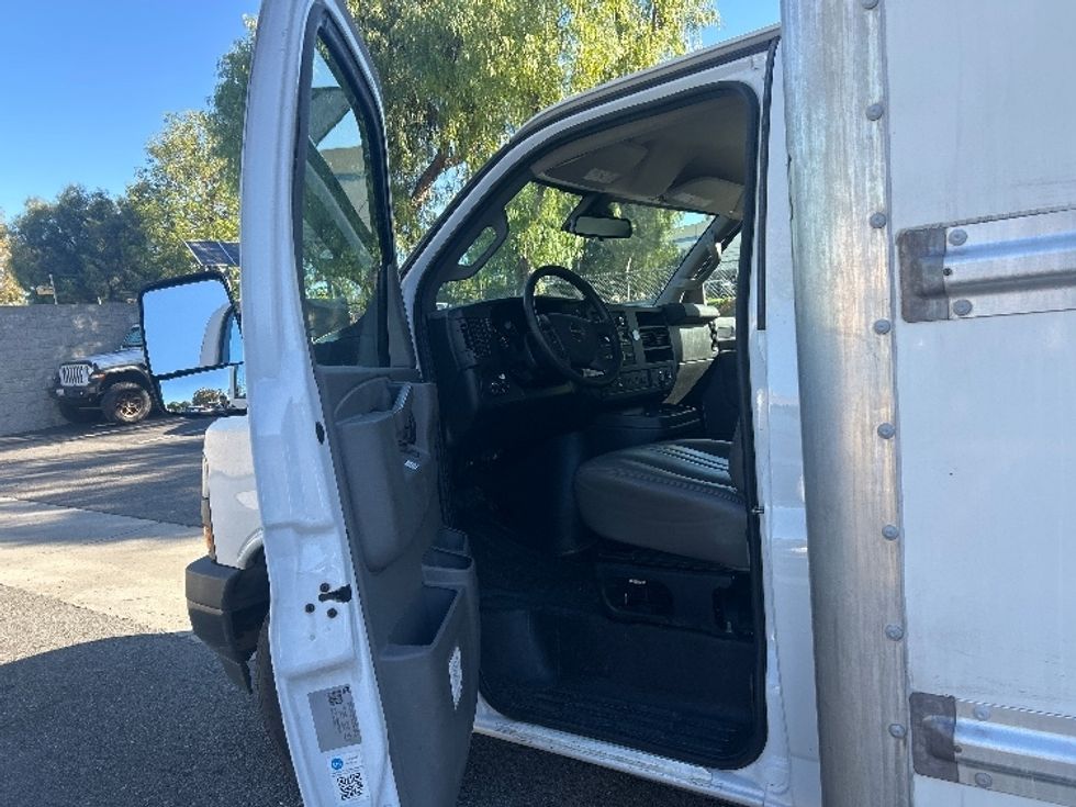Light Duty Box Truck-Light and Medium Duty Trucks-GMC-2021-Savana G33903-Torrance-CA-119,165\n\t\tmiles-$ 28,500 - Image 16