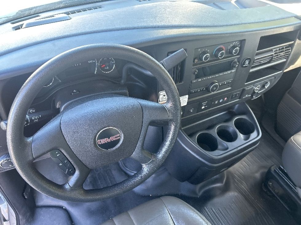 Light Duty Box Truck-Light and Medium Duty Trucks-GMC-2021-Savana G33903-Torrance-CA-119,165\n\t\tmiles-$ 28,500 - Image 17