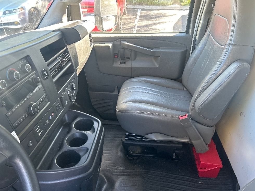 Light Duty Box Truck-Light and Medium Duty Trucks-GMC-2021-Savana G33903-Torrance-CA-119,165\n\t\tmiles-$ 28,500 - Image 19