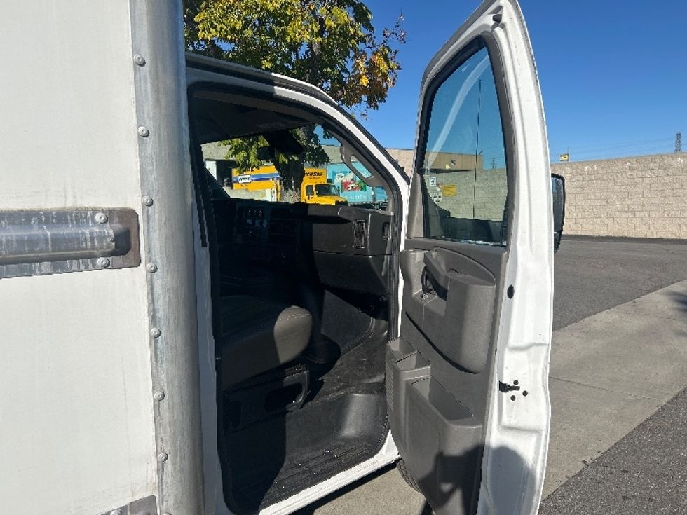 Light Duty Box Truck-Light and Medium Duty Trucks-GMC-2021-Savana G33903-Torrance-CA-119,165\n\t\tmiles-$ 28,500 - Image 20