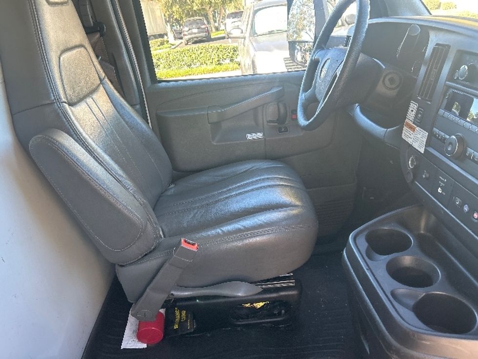 Light Duty Box Truck-Light and Medium Duty Trucks-GMC-2021-Savana G33903-Torrance-CA-119,165\n\t\tmiles-$ 28,500 - Image 22