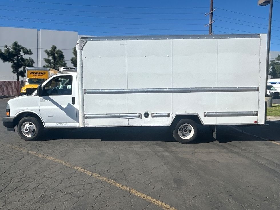 Light Duty Box Truck-Light and Medium Duty Trucks-GMC-2021-Savana G33903-Torrance-CA-119,165\n\t\tmiles-$ 28,500 - Image 4