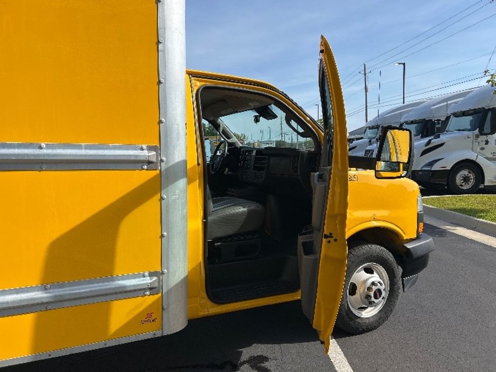 Light Duty Box Truck-Light and Medium Duty Trucks-GMC-2021-Savana G33903-Torrance-CA-65,048\n\t\tmiles-$ 35,750 - Image 20