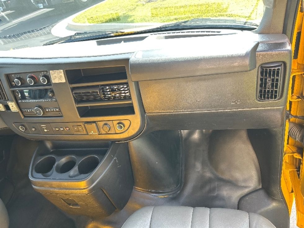 Light Duty Box Truck-Light and Medium Duty Trucks-GMC-2021-Savana G33903-Torrance-CA-65,048\n\t\tmiles-$ 35,750 - Image 21