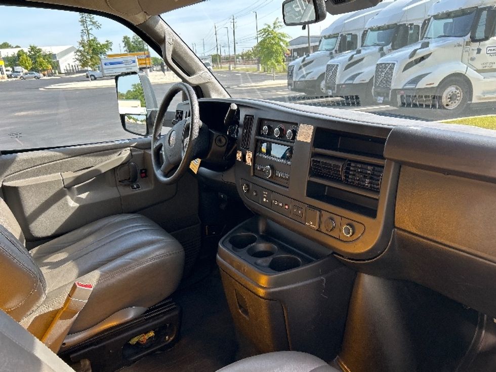 Light Duty Box Truck-Light and Medium Duty Trucks-GMC-2021-Savana G33903-Torrance-CA-65,048\n\t\tmiles-$ 35,750 - Image 22