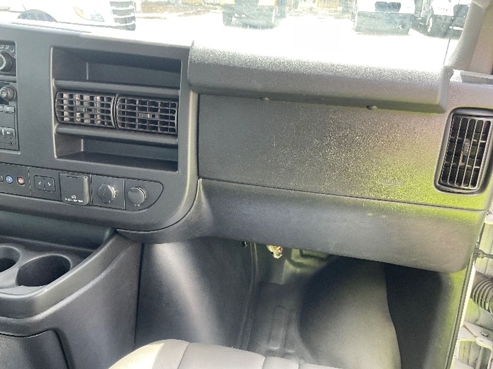 Light Duty Box Truck-Light and Medium Duty Trucks-GMC-2021-Savana G33903-Torrance-CA-70,907\n\t\tmiles-$ 35,250 - Image 21