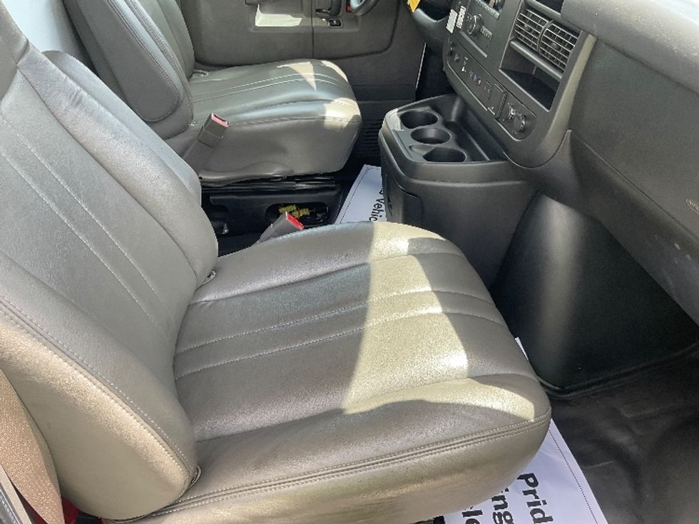 Light Duty Box Truck-Light and Medium Duty Trucks-GMC-2021-Savana G33903-Torrance-CA-70,907\n\t\tmiles-$ 35,250 - Image 22