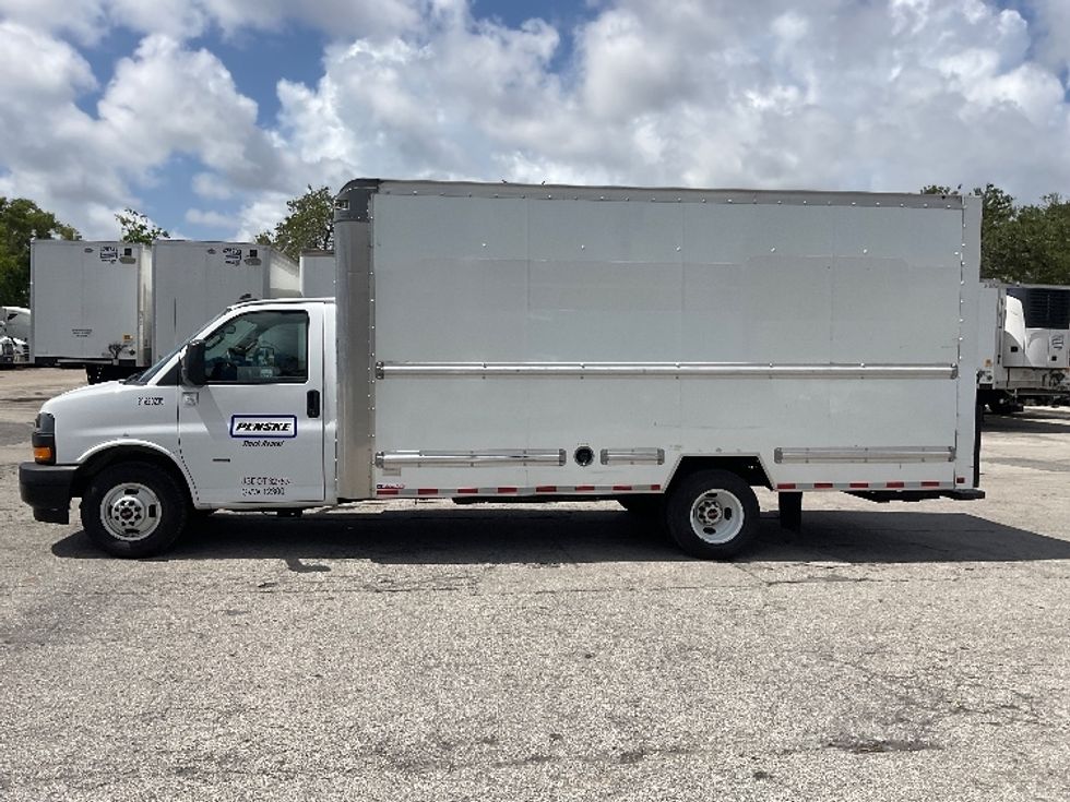 Light Duty Box Truck-Light and Medium Duty Trucks-GMC-2021-Savana G33903-Torrance-CA-70,907\n\t\tmiles-$ 35,250 - Image 4