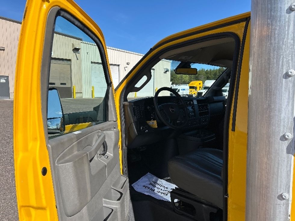 Light Duty Box Truck-Light and Medium Duty Trucks-GMC-2021-Savana G33903-Torrance-CA-71,850\n\t\tmiles-$ 29,250 - Image 12