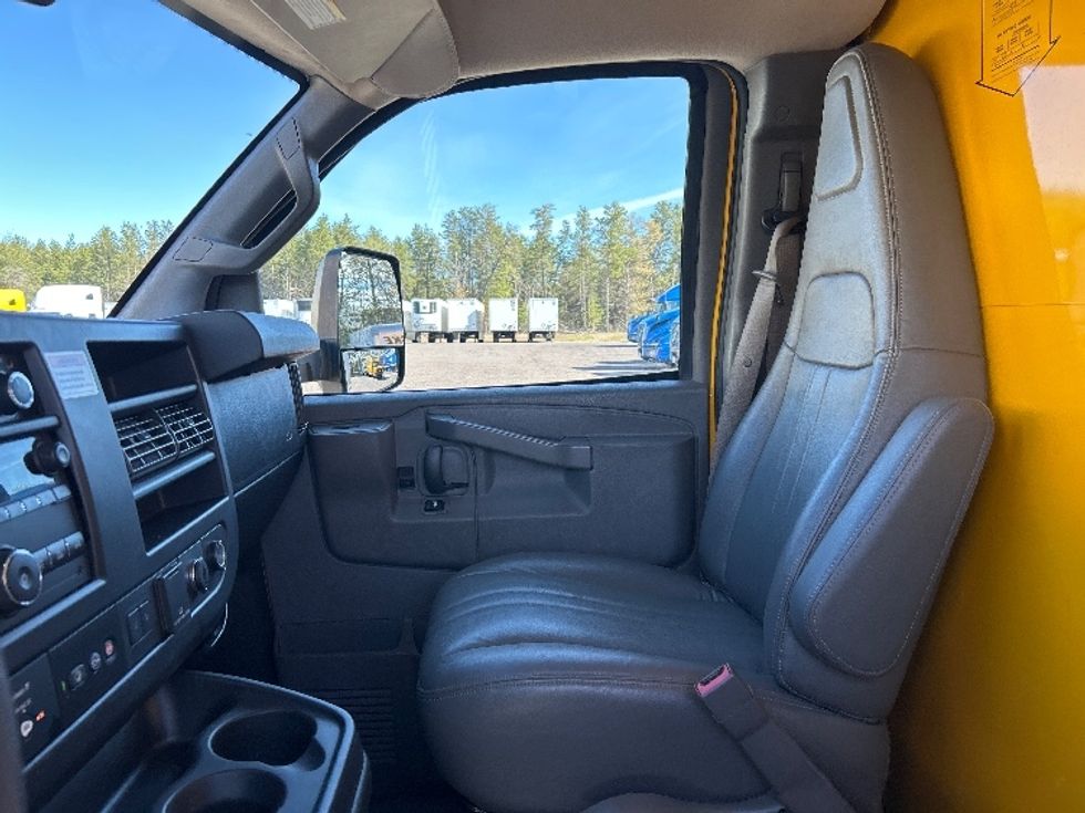 Light Duty Box Truck-Light and Medium Duty Trucks-GMC-2021-Savana G33903-Torrance-CA-71,850\n\t\tmiles-$ 29,250 - Image 15