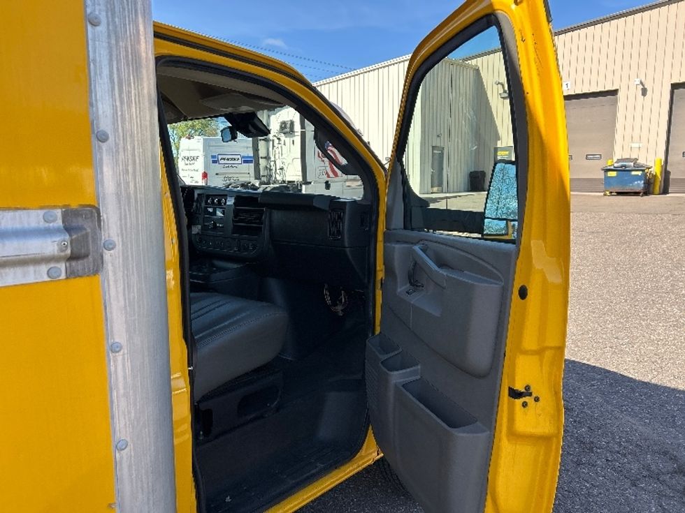 Light Duty Box Truck-Light and Medium Duty Trucks-GMC-2021-Savana G33903-Torrance-CA-71,850\n\t\tmiles-$ 29,250 - Image 16