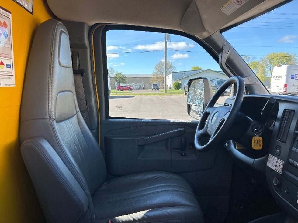 Light Duty Box Truck-Light and Medium Duty Trucks-GMC-2021-Savana G33903-Torrance-CA-71,850\n\t\tmiles-$ 29,250 - Image 18